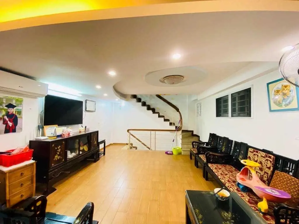 Bán nhà Tây Sơn - ngõ 3m - gần nhiều trường ĐH - 8 ngủ cho thuê- 50m2 7,6 tỷ