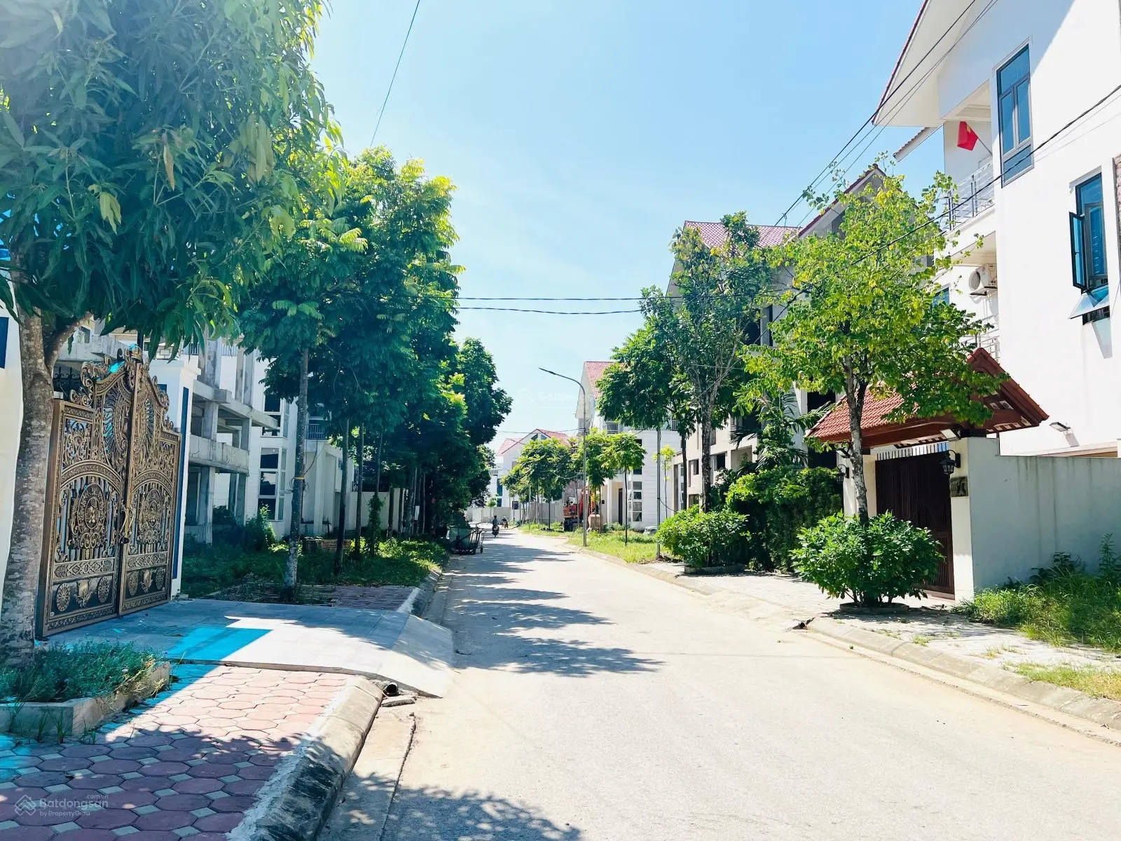 Qũy căn biệt thự Ngôi Nhà Mới cần bán giá cực rẻ: 200m2, 250m2, 300m2, 500m2. Liên hệ: 0962 204 ***