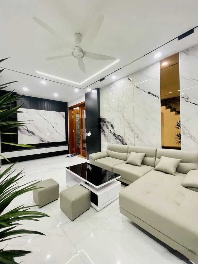Siêu phẩm- kim ngưu - nhà đẹp, 5 tầng thang máy nhập khẩu nội thất xịn - hai mặt tiền thoáng sáng ở