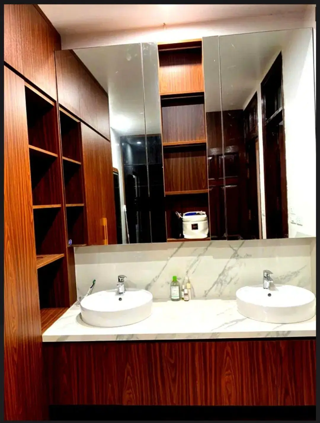 Chính chủ gửi bán nhà mặt ngõ Lạc Long Quân diện tích 46m2, 5 tầng, full nội thất