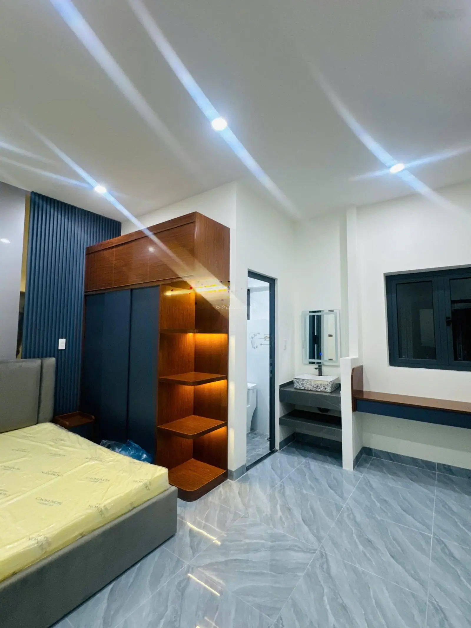 Chỉ 3,8 tỷ/nhà 4pn, 4wc, DTSD 192m2, sổ sẵn. Full nội thất như hình, ở Thuận An. LH: 0906663528
