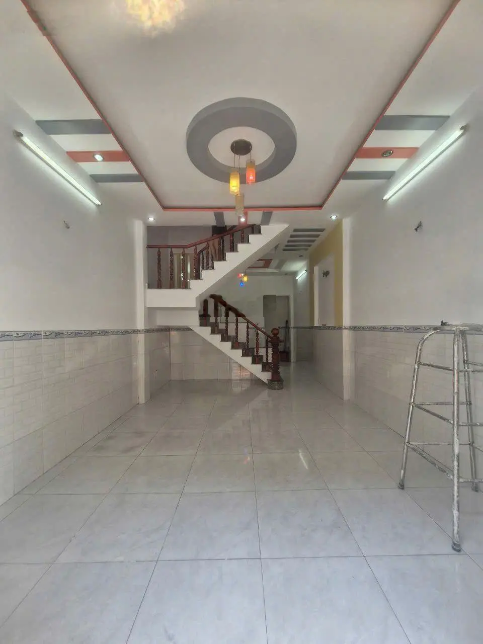 Nhà đẹp 2ph ngủ ngay ngã năm quách điêu vào 300m