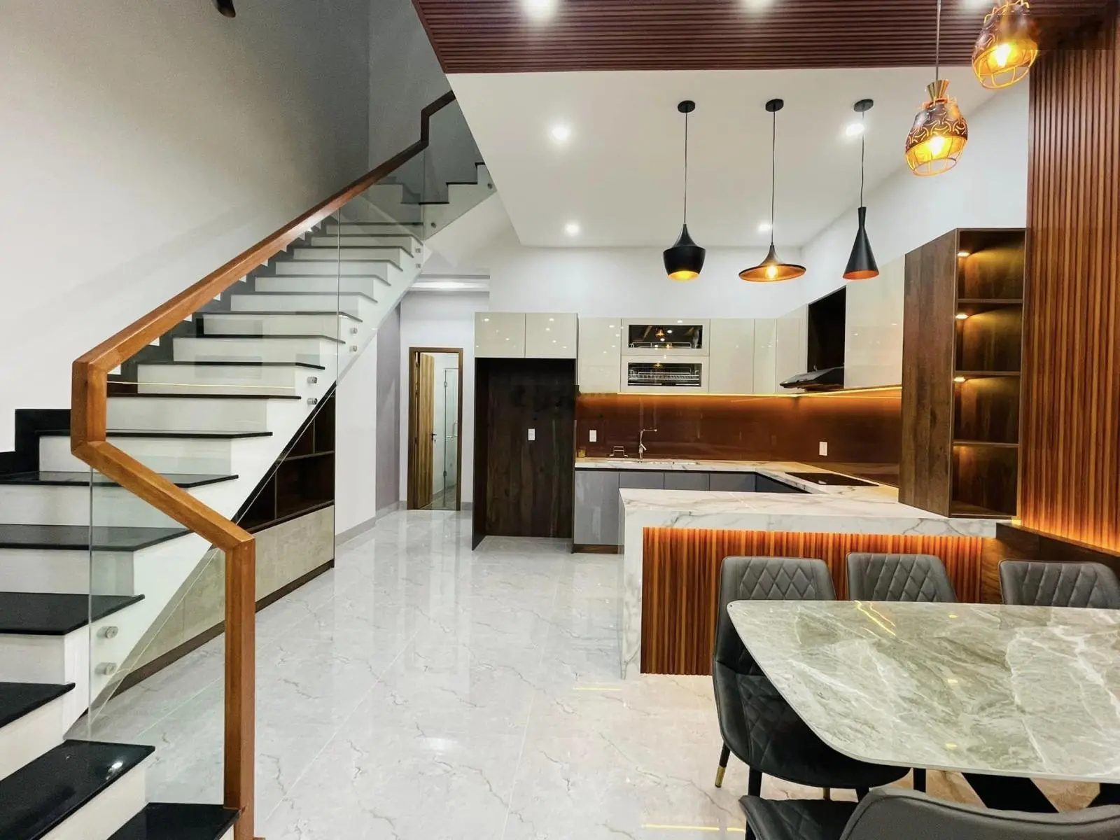 Chính chủ gửi bán nhà 3 tầng đường thanh lương 16 ( đông nam ) - hoà xuân , cẩm lệ .