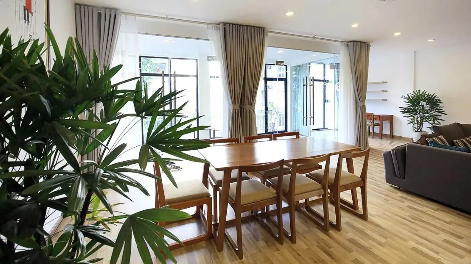 Đẳng cấp Tây Hồ toà apartment 343m2 11 tầng mặt phố Tô Ngọc Vân, giá hữu nghị
