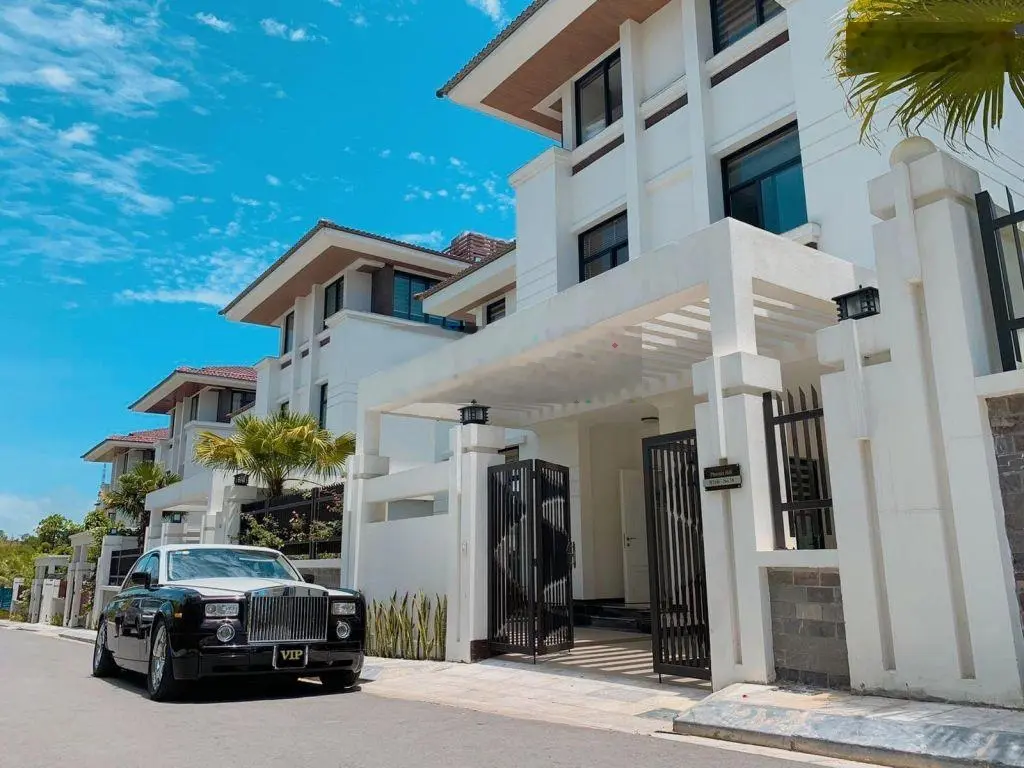 Bán biệt thự đồi FLC Hạ Long giá chỉ từ 11 Tỷ, nhận nhà ngay. Qũy căn đẹp, hiếm nhất thị trường!