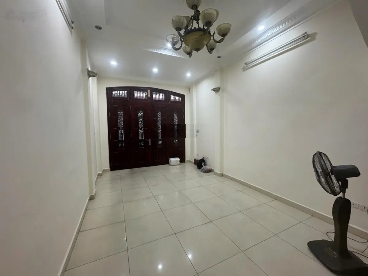 Bán nhà riêng ngõ 91 Nguyễn Chí Thanh, Đống Đa. Ôtô tránh,kinh doanh,vỉa hè, 43m, mt 3.8m,giá tốt !