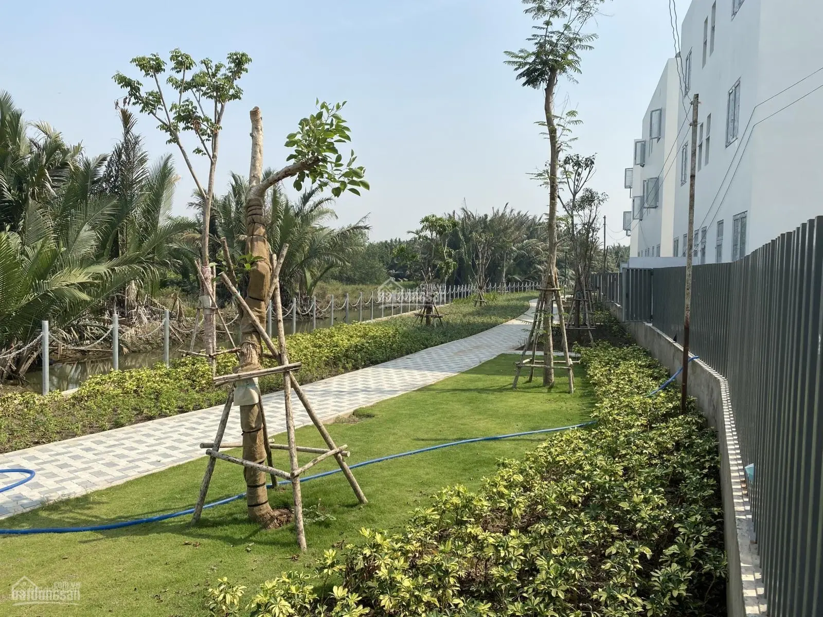 Bán nhà phố trệt 2 lầu 90m2 Dragon Village, đã có sổ hồng giá chỉ 5.x tỷ, LH 0938.030.490