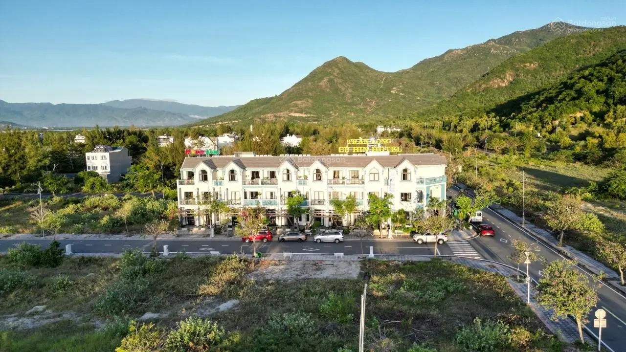 Bán cặp nền khách sạn Golden Bay mặt tiền đại lộ Nguyễn Tất Thành diện tích 750m2 giá 64 triệu/m2