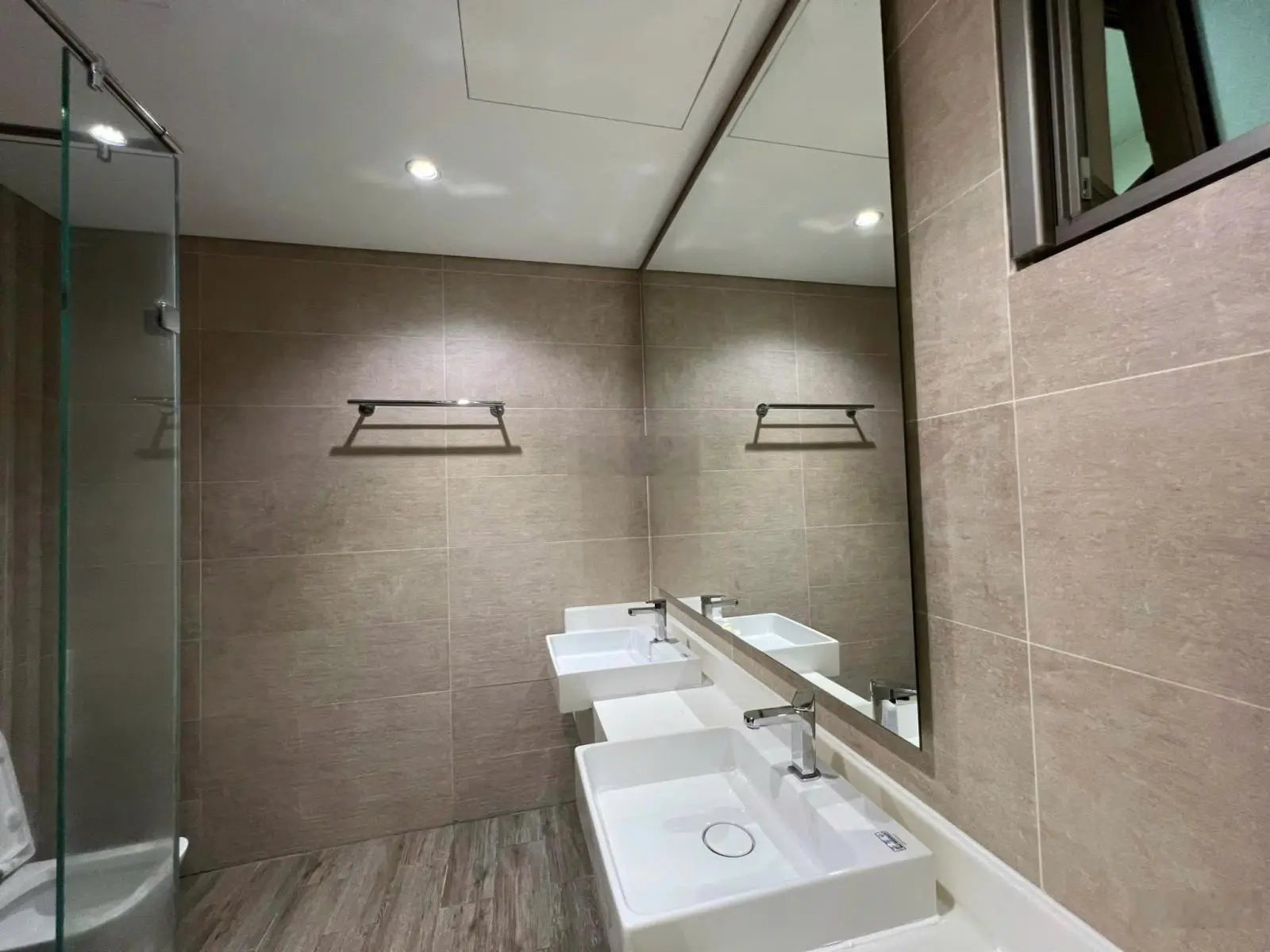 Cần bán gấp căn hộ The Grande (M5) - Midtown siêu rộng-DT 140m2 căn góc giá 10.2 tỷ. LH 0933 233 ***