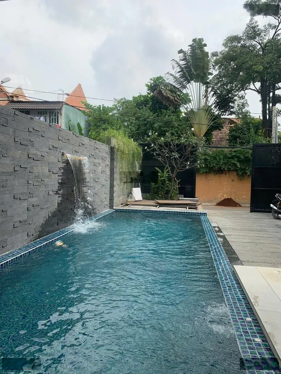 Giảm 5 tỷ bán nhanh BT 200m2 Thảo Điền có hồ bơi 1 trệt 3 lầu 420m2 nhà mới hướng Đông 38 tỷ TL