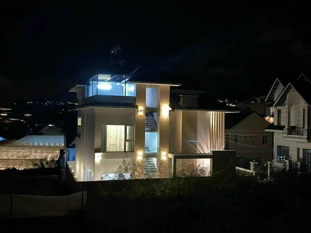Villa hiện đại Smarthome Nam Hồ 200m2 ngang 12,8m 3 tầng đầy đủ nội thất đã hoàn công giá chỉ 11 tỷ