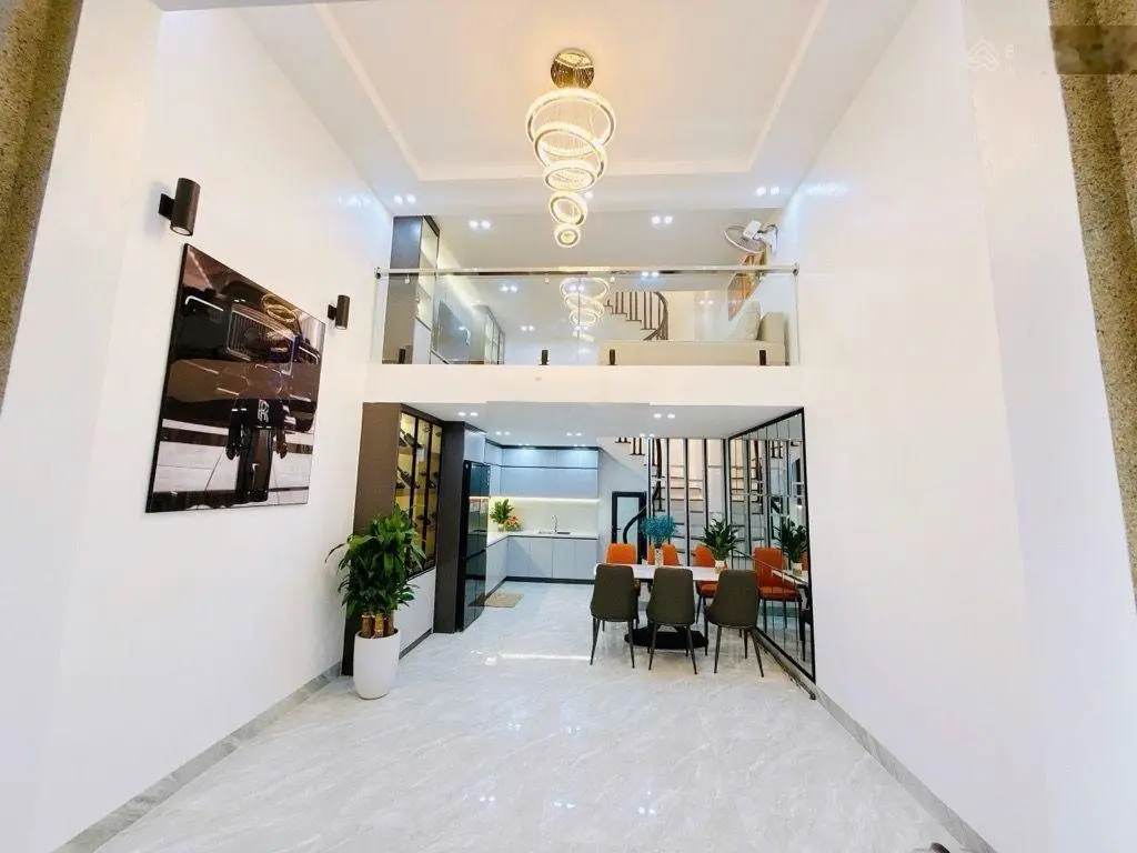 HIẾM 102, Nhà đẹp TT Đống Đa, Ô tô đỗ cổng, Dt 62m 5 tầng Giá 8.9 tỷ