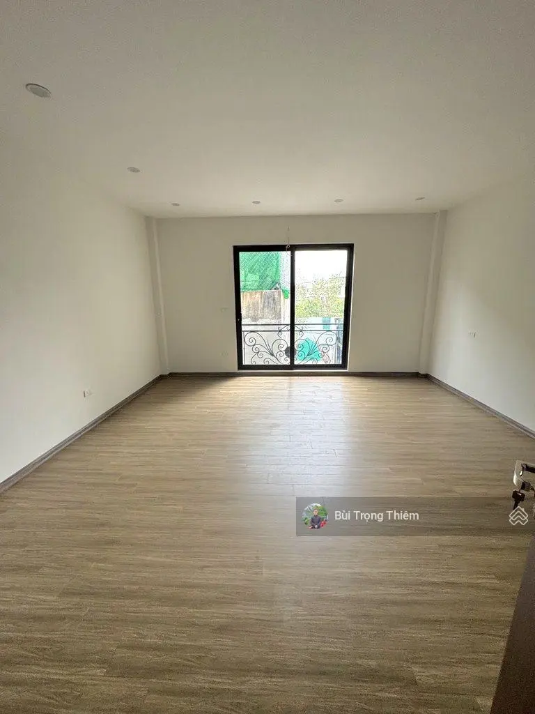 Bán nhà Thạch Bàn - 40m2 - cách ô tô tránh 10m - 4 phòng ngủ ở ngay - tặng nội thất