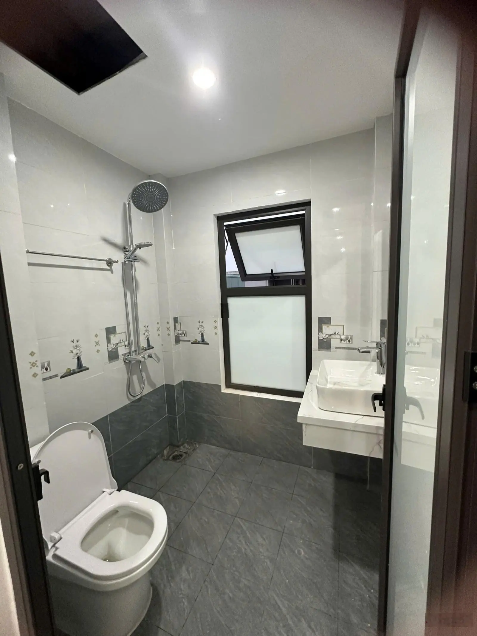 Nhà đẹp Vĩnh Quỳnh diện tích rộng 90m2 xây 4 tầng mặt tiền 5,2m - ô tô gần chỉ 70tr/m2