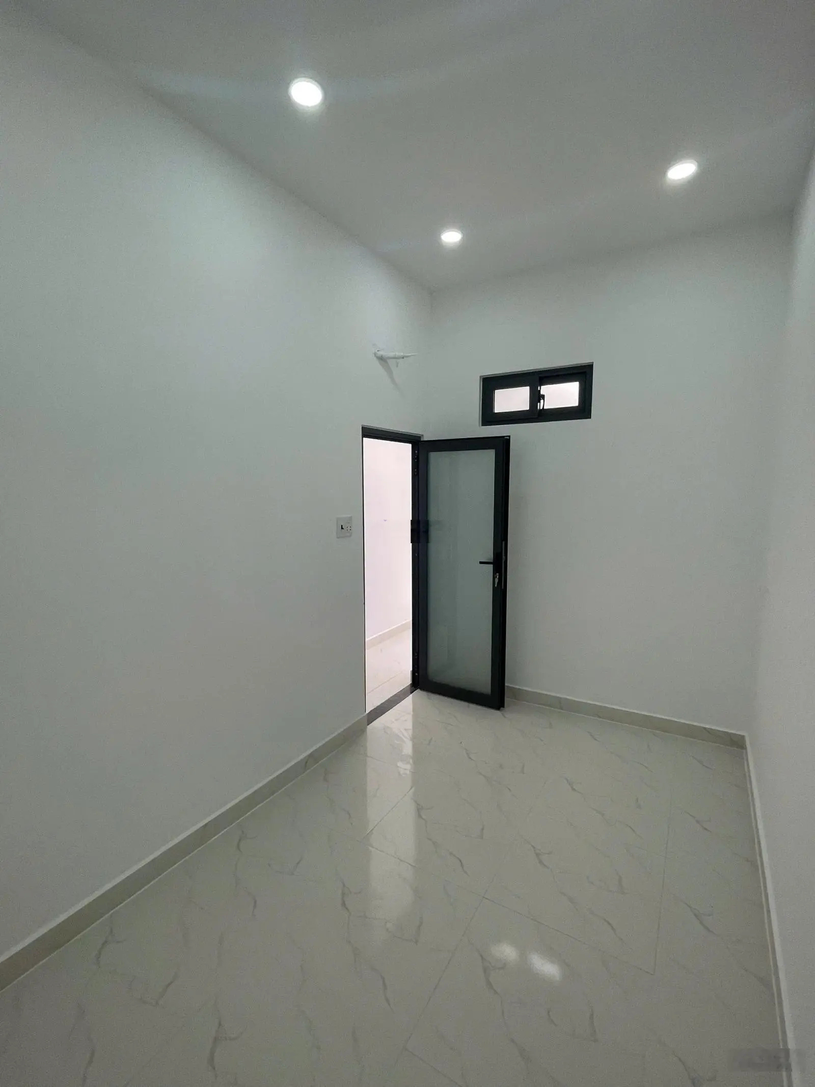 Hàng hiếm tại Mã Lò, 2 phòng ngủ, 2vs, có sân thượng chỉ với 2,68 tỷ. A/C đã sở hữu căn nhà 35m2