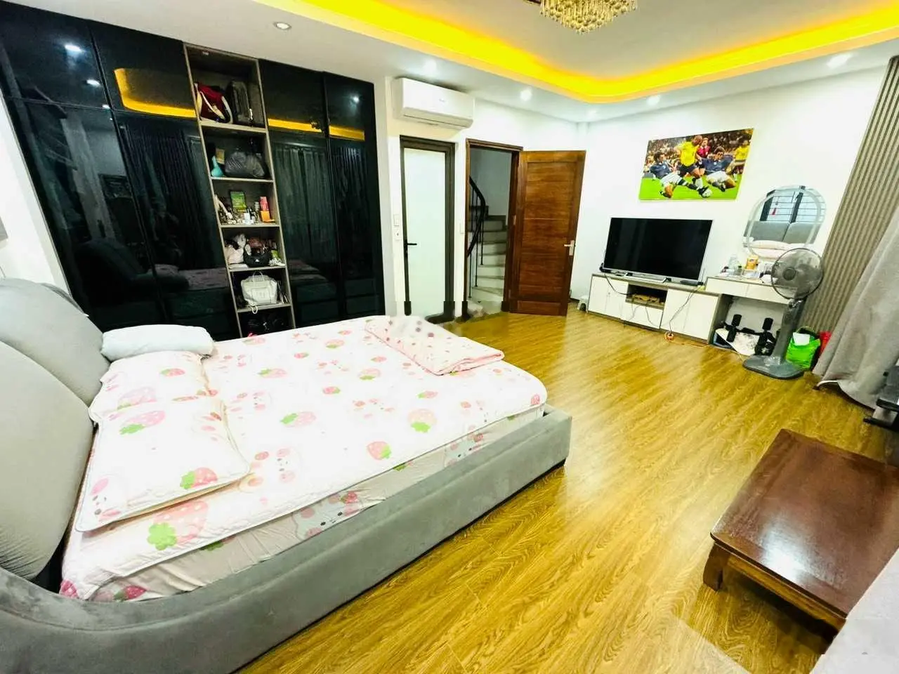 Bán nhà mặt phố cổ quận Hoàn Kiếm Hà Nội DT 38m 4 tầng MT 4m giá 14,8 tỷ vị trí đẹp sầm uất nhất