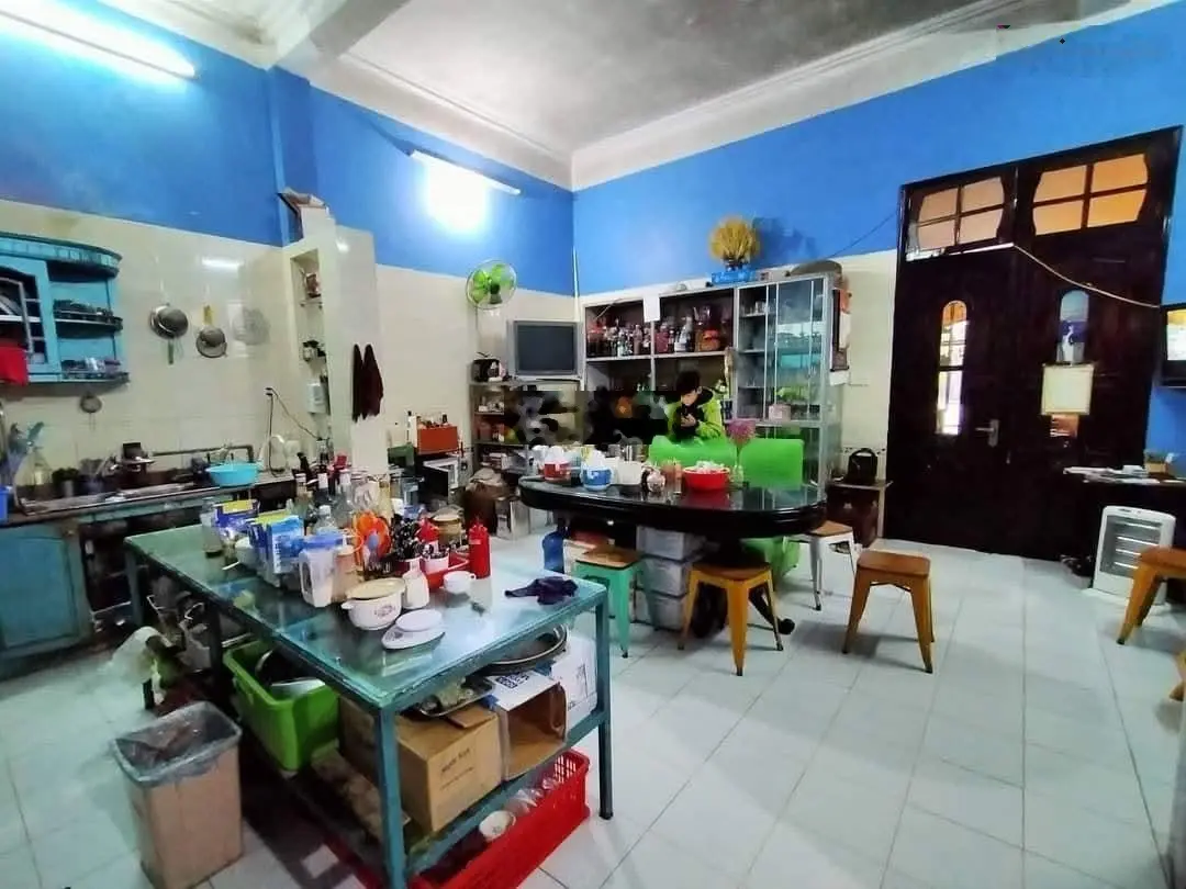 Chính chủ bán nhà mặt phố Bà Triệu Lạng Sơn. Diện tích 226m2, mặt tiền 11m. Giá bán 15 tỷ