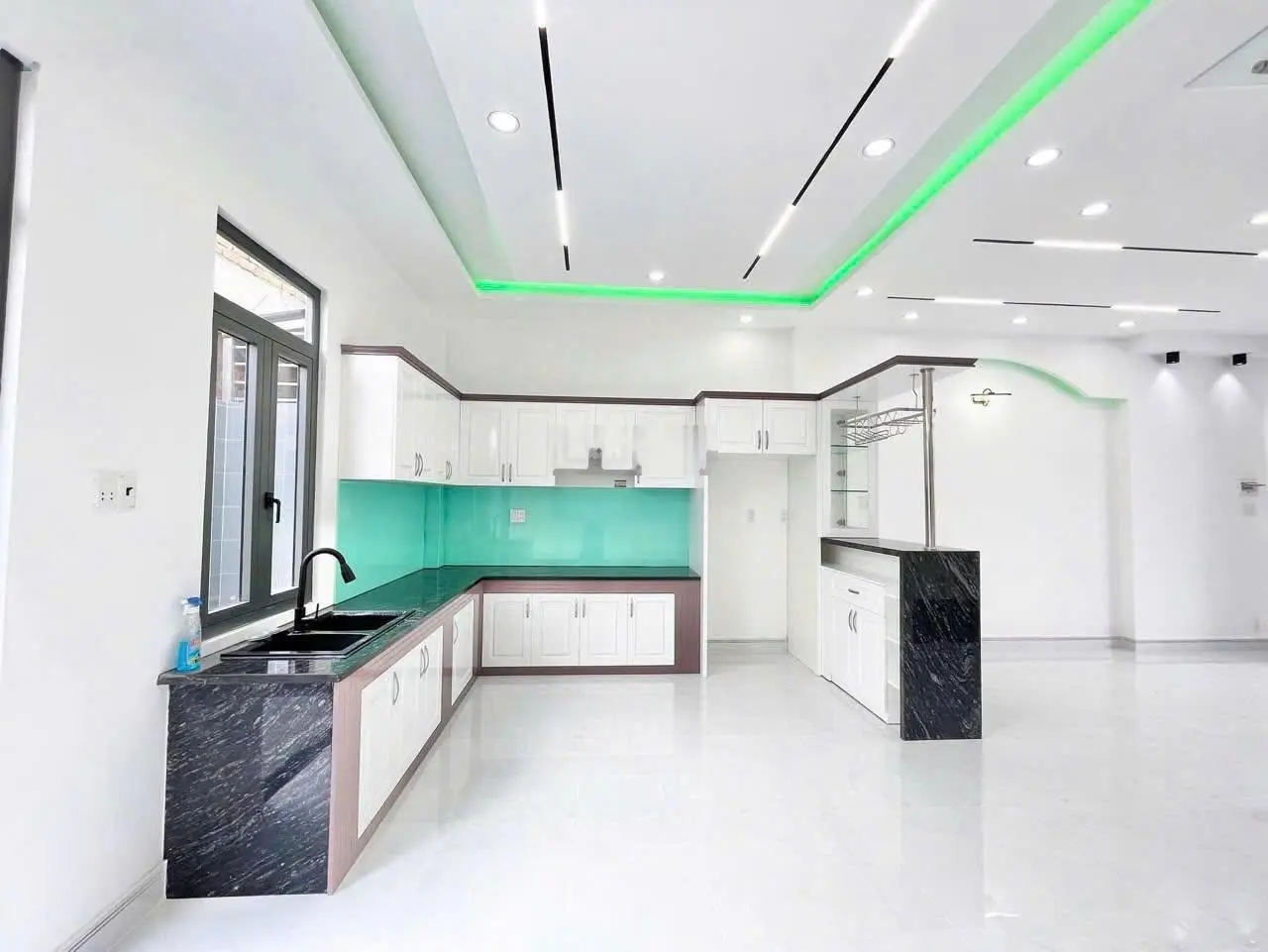 Ngân Hàng Đang Hỗ trợ chủ thanh lí 1 căn nhà mặt tiền kinh doanh buôn bán ngay Chợ Bình Chánh