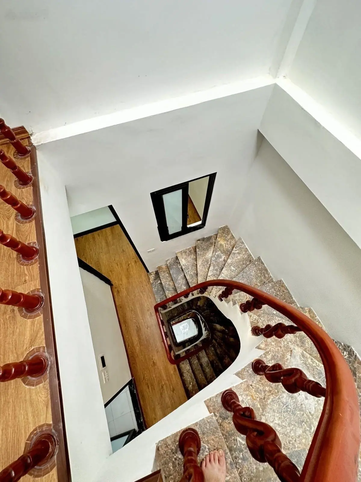Nhà mới, ngõ thông oto tránh 38m2 - 3.8m mặt tiền - 4 tầng - 5 phòng