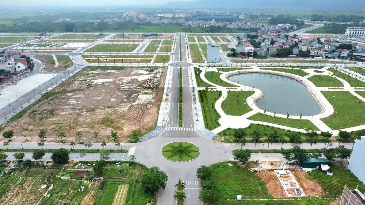 Chuyển nhượng đất nền cạnh ngã 6 Bắc Giang - Mặt đường Trường Chinh rộng 42m