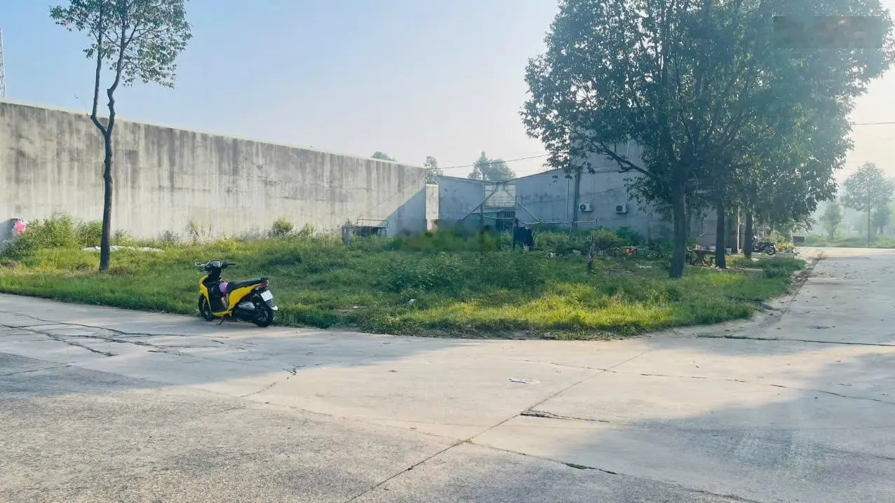 Cần bán góc chợ Mỹ Phước 3, DT: 300m2, góc kinh doanh ngay