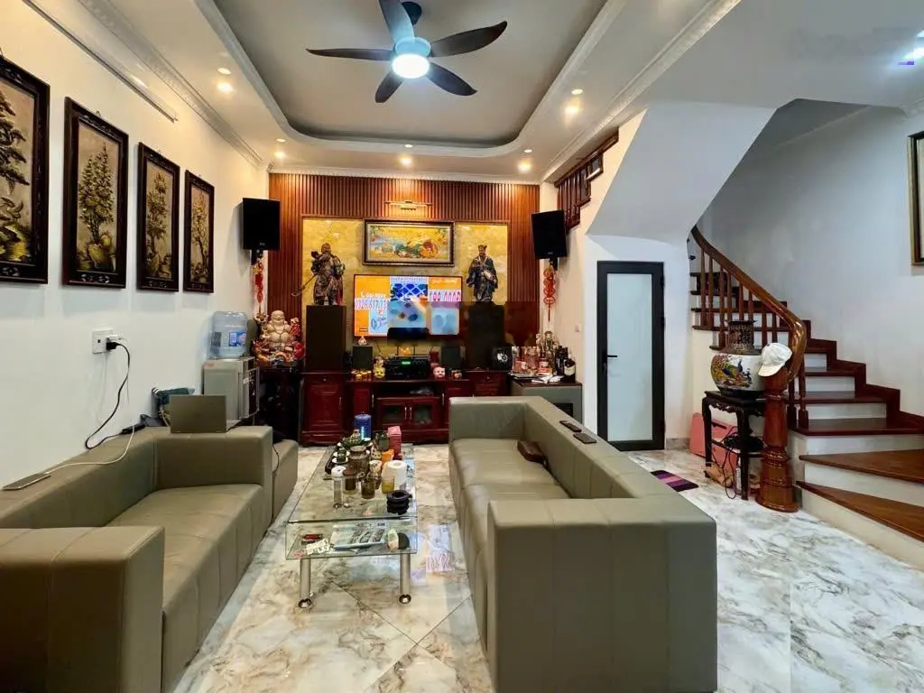 Kim Ngưu - quận HBT, ngõ to ô tô tránh, 40m2 5 tầng, nhà mới đẹp, khu vực trung tâm chỉ hơn 8 tỷ