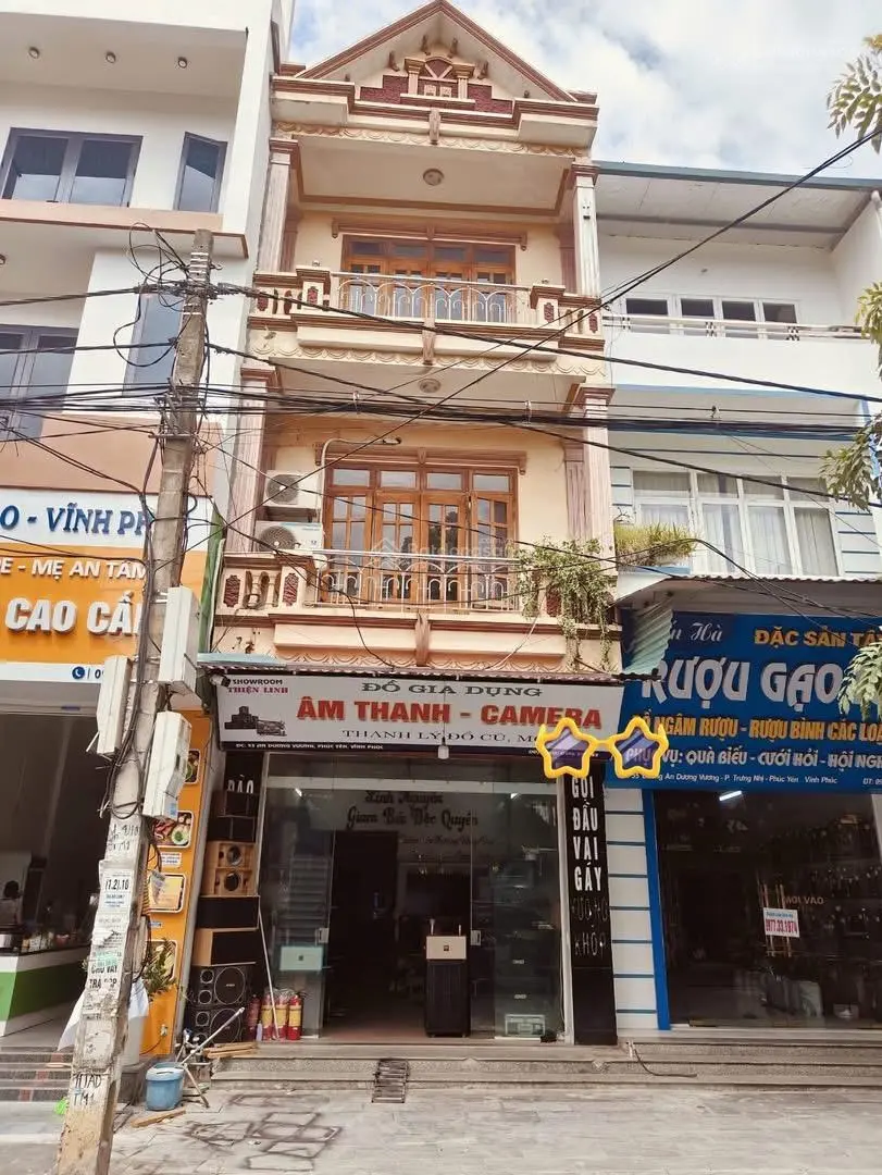 CC gửi bán nhà 3 tầng đẹp long lanh tại mặt chợ Phúc Yên Nhà nằm trên phố An Dương Vương kinh doa
