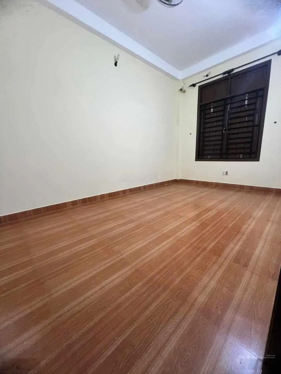 Mặt tiền đường 14m - kinh doanh buồn diện tích 62m2 (5.10x11m) hiện trạng: Tường gạch, mái tôn