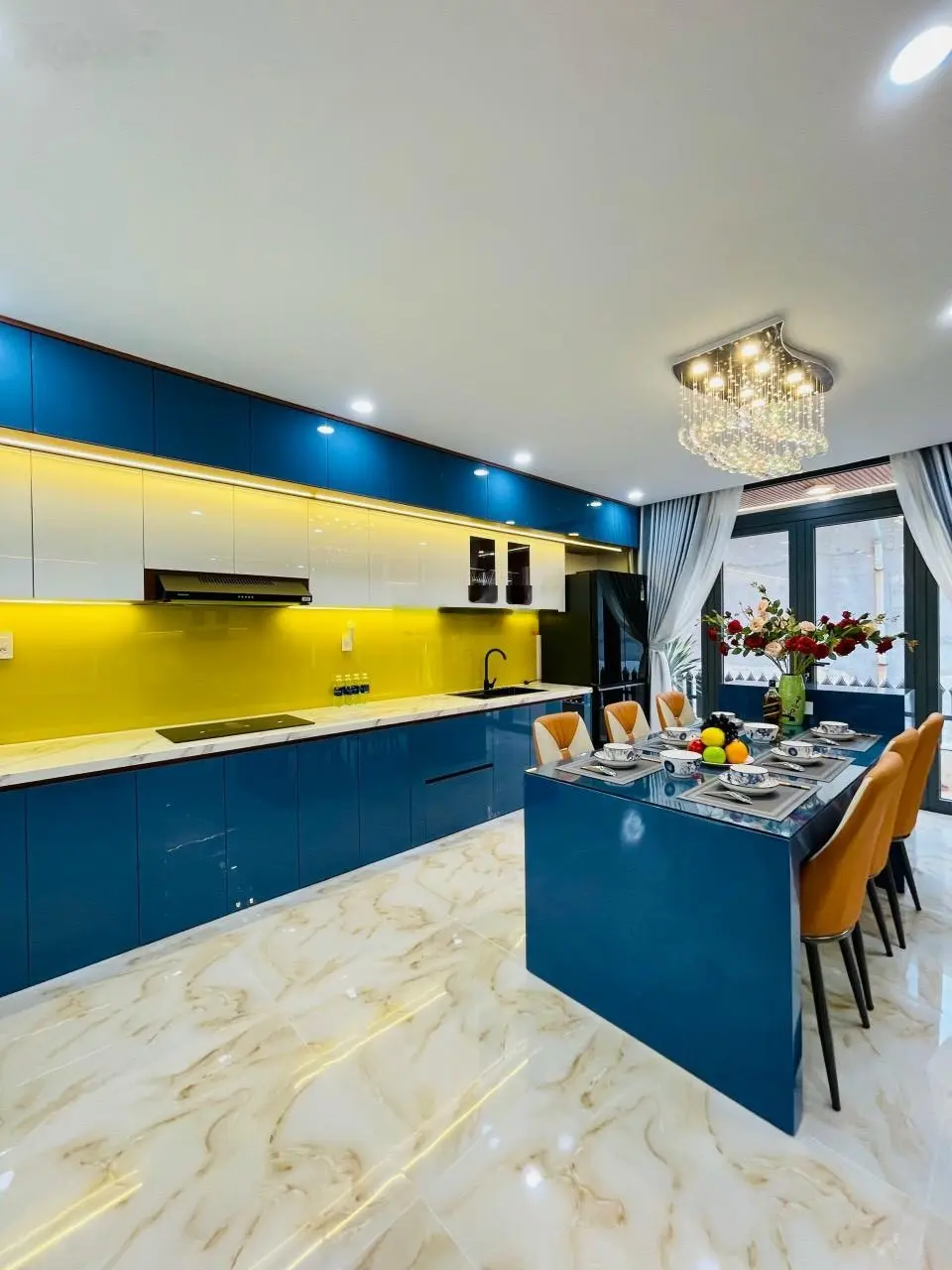 Siêu phẩm HXH CX Chu Văn An DT: 4.2x18m KC: 4 lầu giá: 11 tỷ TL HDT: 45tr/tháng