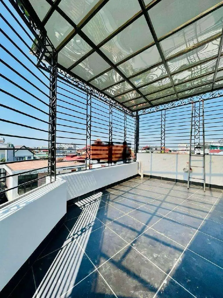 Hiếm Phố Trạm Long Biên 42m2 x 5 tầng Ô TÔ vào nhà Ngõ Thông