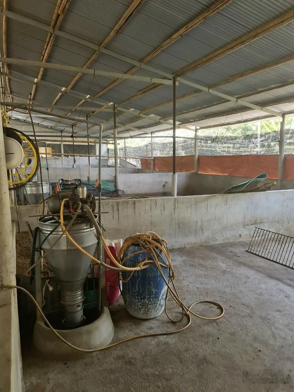 Bán đất trang trại xã Sông Trầu, Trảng Bom, Đồng Nai giá bán, có 2 nhà cấp 4, 2 dãy chuồng