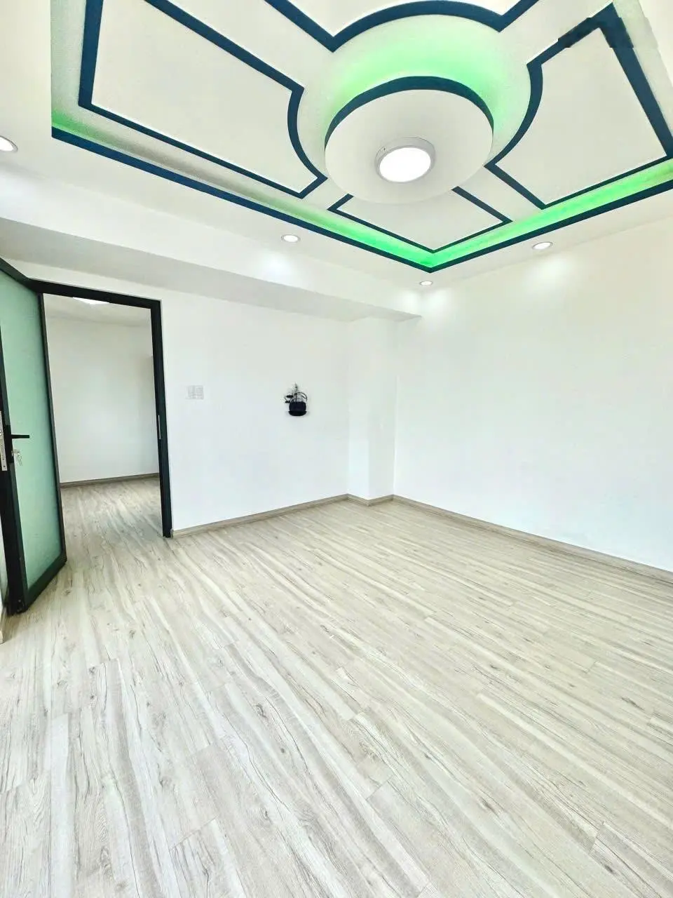 nhà Phú Nhuận siêu vi trí, xe hơi ngủ trong nhà