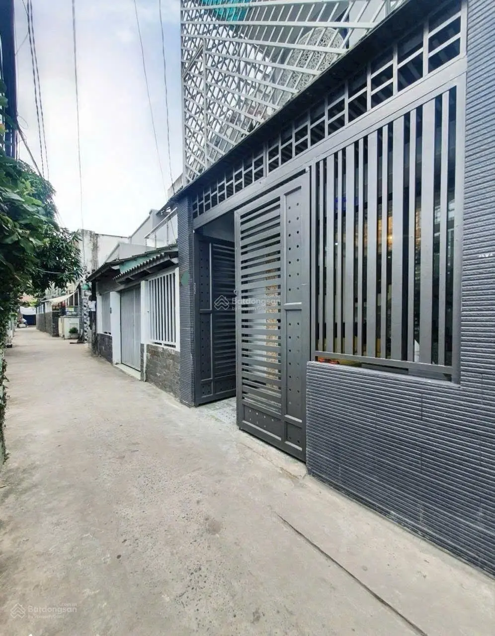 Cần bán gấp nhà hẻm 1806 TT Nhà Bè. DT: 4 x 9m, 1 lầu, 2 phòng ngủ, 2 WC, ban công view đẹp