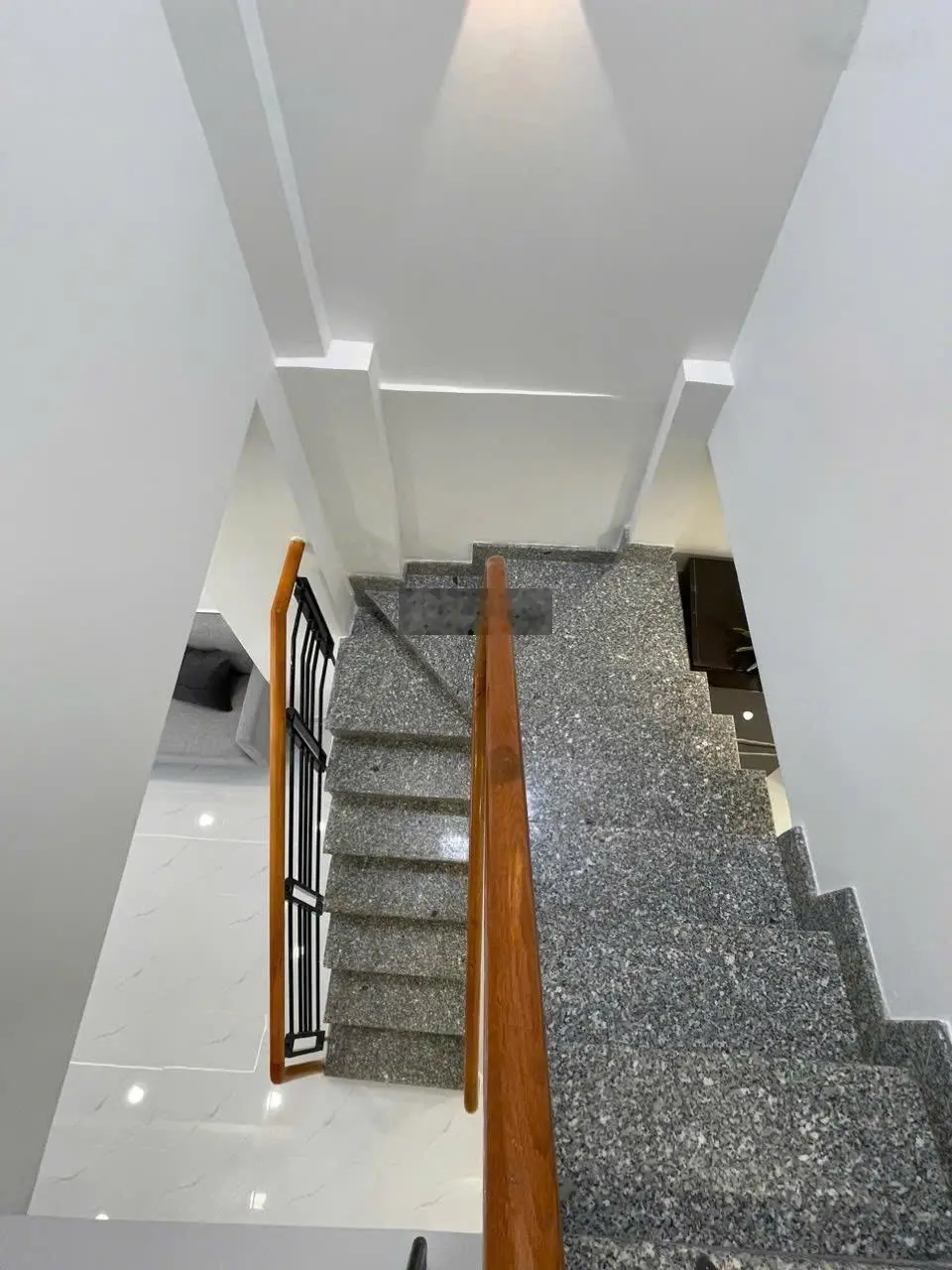 Cần tiền bán gấp căn nhà hẻm góc, 1 trệt 1 lầu, 2PN 3WC. Giá bán: 3.5 tỷ, DT: 3,4x11m 0916651239