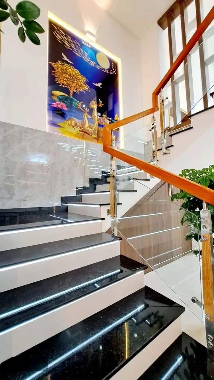 Siêu phẩm 4 tầng, 52m2 (4.2x12.5 m), hẻm 7m, sân thượng, ban công, sổ hồng, Hiệp Bình Chánh, 6 tỷ