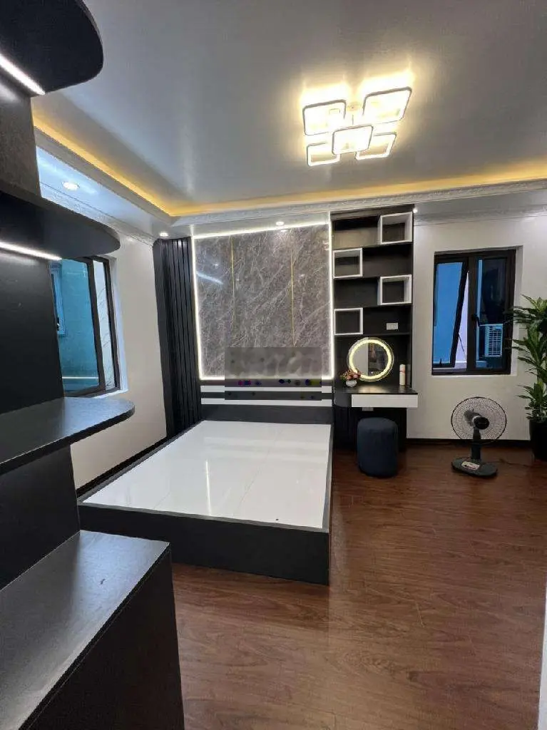 💥VŨ TRỌNG PHỤNG - Lô góc 3 thoáng, gần phố, nhà 5 tầng full nội thất