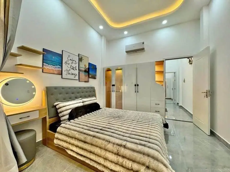 Quận 7 - 2 lầu sát mặt tiền nhà đẹp chỉ 6 tỷ 7
