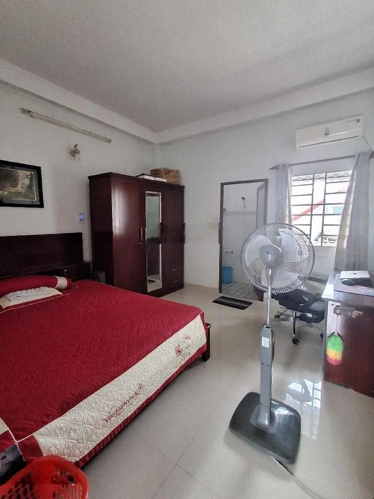 Nhà 2 lầu, ST 4*14m, 8 tỷ, giá TL, mặt tiền đường Huỳnh Thị Đồng, TT Nhà Bè, sổ hồng