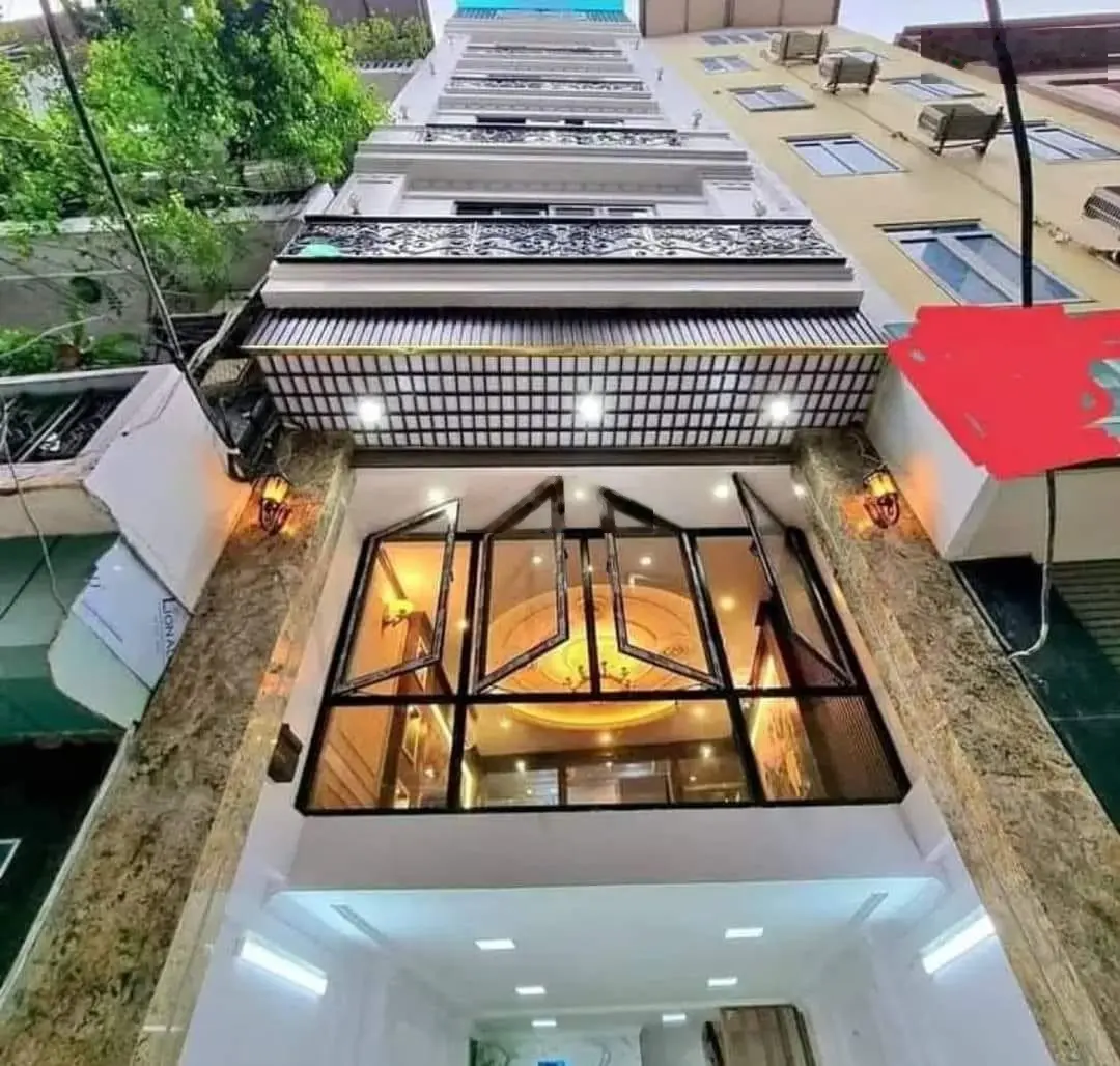 Bán tòa nhà văn phòng mặt phố Nguyễn Khang diện tích 80 m2 mặt tiền 6 mét x 8 tầng