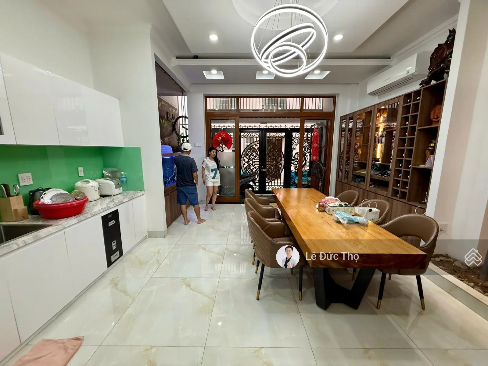 Bán nhà đẹp 5 tầng có thang máy hẻm oto 95 Bạch Đằng, ngay trung tâm, gần biển. Giá hạ 10,5 tỷ