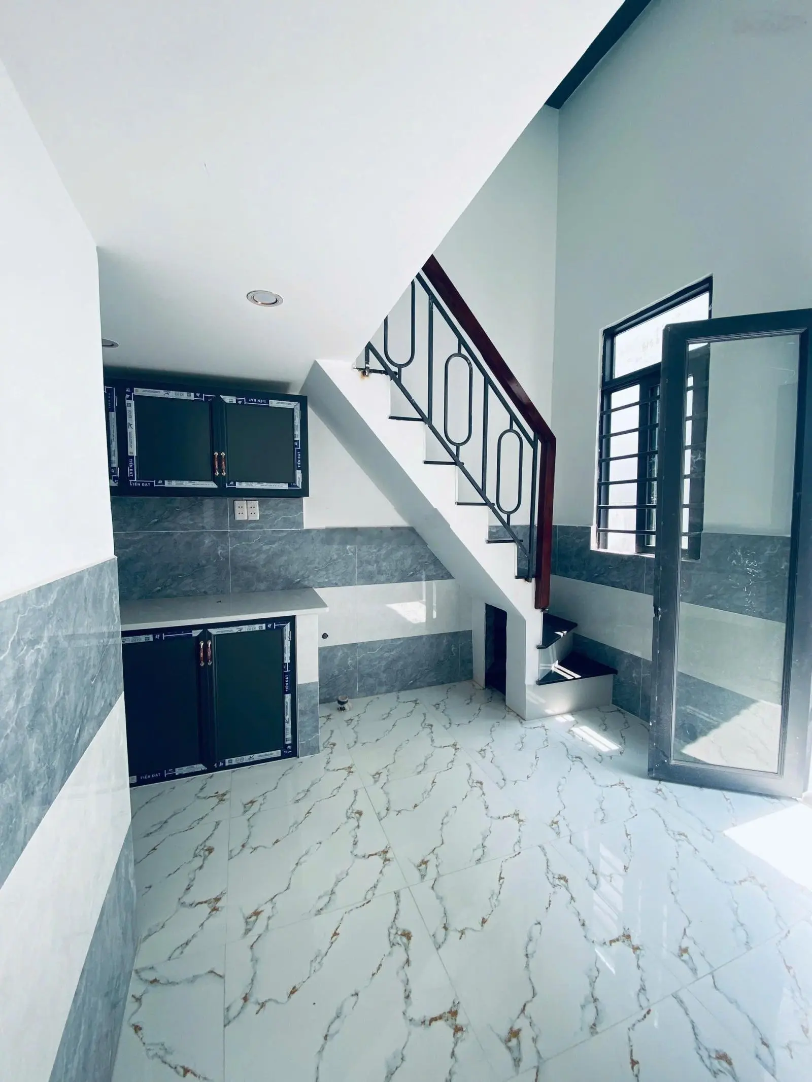Bán Nhà riêng tại 1 sẹt Đường 824, giá 595 triệu, 60m2 , 1 trệt 1 lửng 1 lầu , KDC hiện hữu