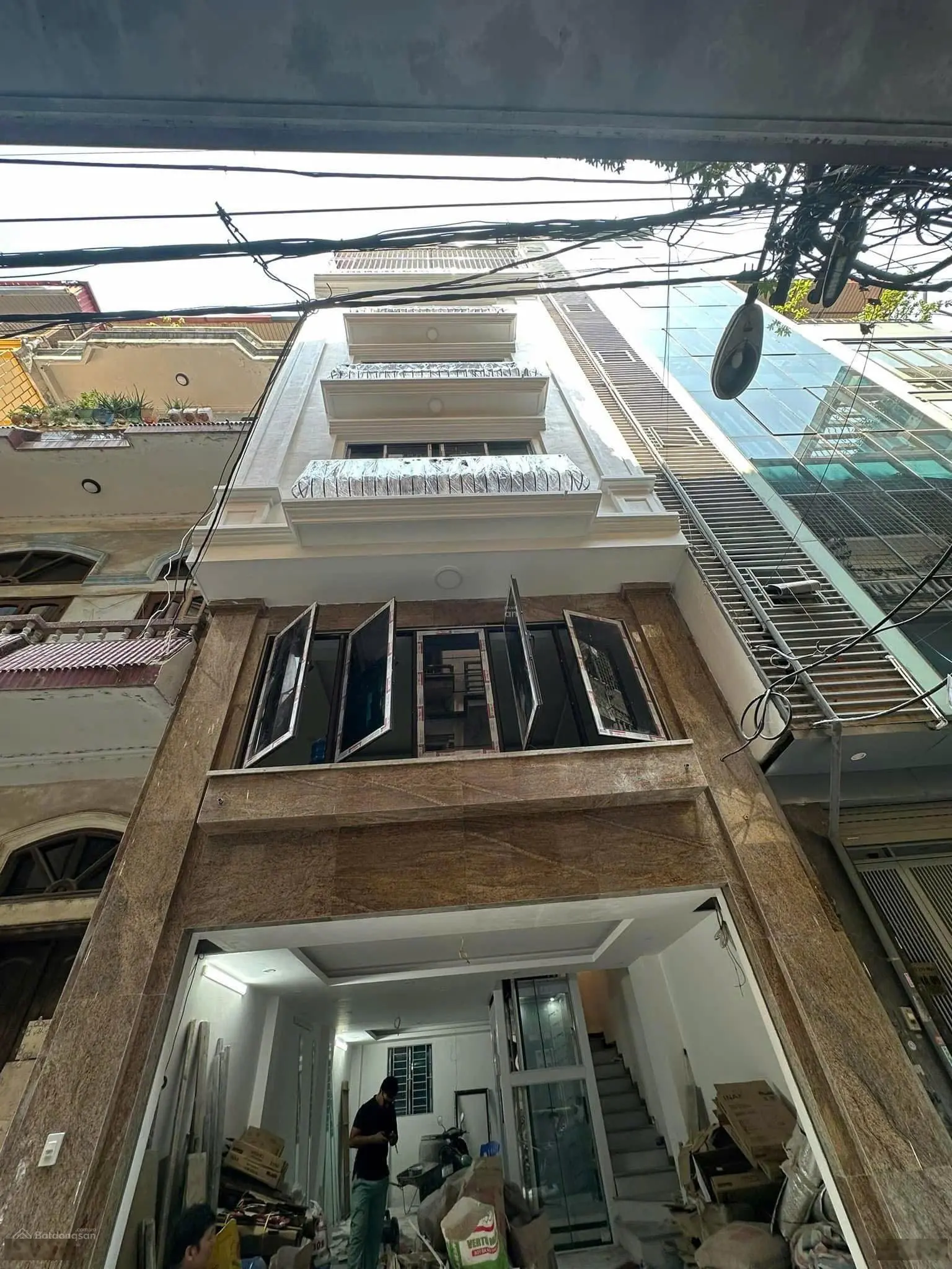 Đỉnh kịch! Hoàng Quốc Việt - Gara ô tô - Nhà mới full nội thất - 60m2 - 6 tầng thang máy - 21.5 tỷ