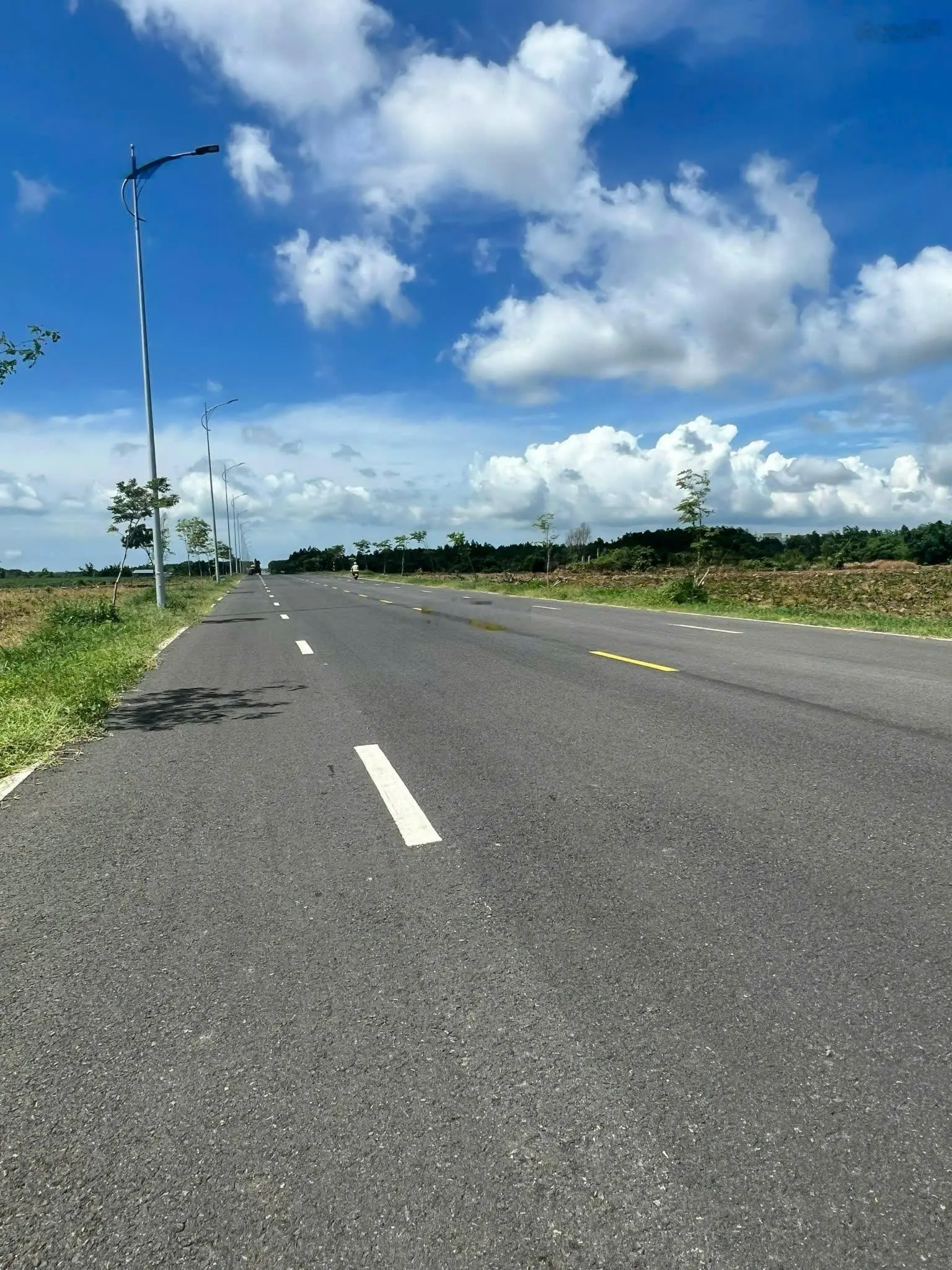 Không thể bỏ lỡ! Lô đất đẹp, giá tốt gần KCN Đất Đỏ I đang chờ bạn. Diện tích 185m, sổ hồng riêng.