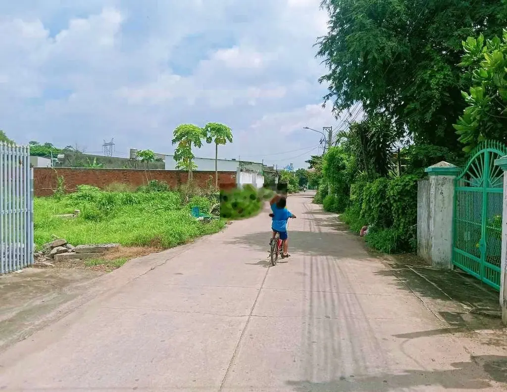 Đất đẹp khu vực trung tâm Bến Cát 297m TC 90 , giá bằng nửa thị trường