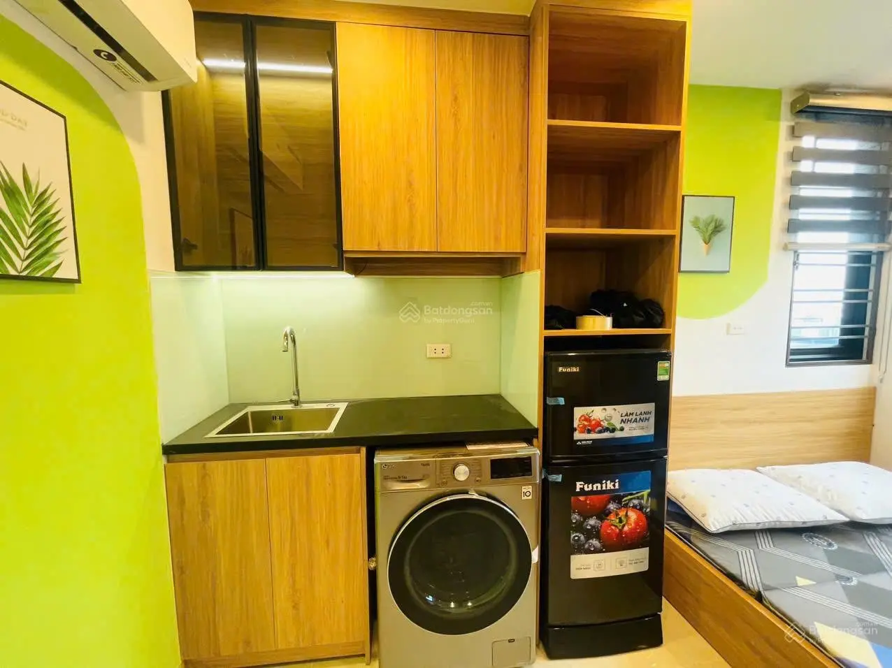 Hàng xóm Royal City! Tòa CHDV mặt phố Cự Lộc, 80m2*8T, 20 phòng KK, đủ PCCC, dòng tiền 6%/năm