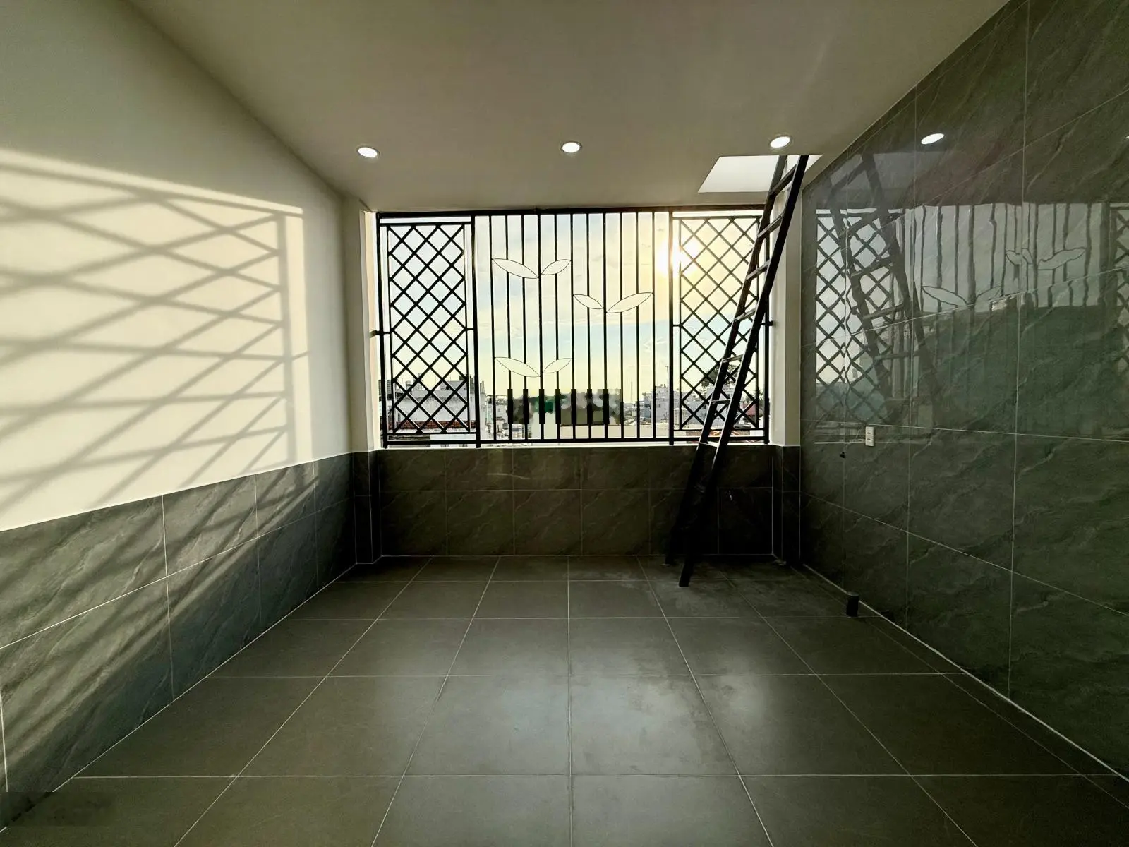 Nhà đường thông Trường Chinh, Sát chợ Lạc Quang, DT:4x16M, Lửng, 3 Lầu, 4PN, Gara ô tô, 7,85 tỷ