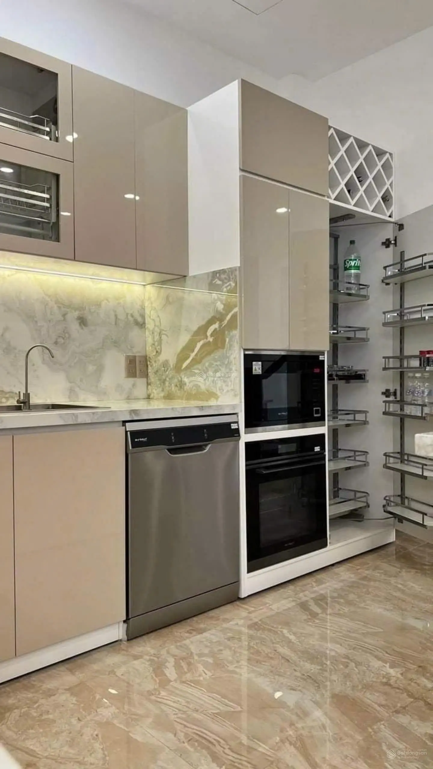 Bán nhà 4 tầng đường P1 ( Đặng Vũ Hiệp) , KĐT Vĩnh Điềm Trung, Nha Trang giá giảm chỉ còn 8 tỷ!