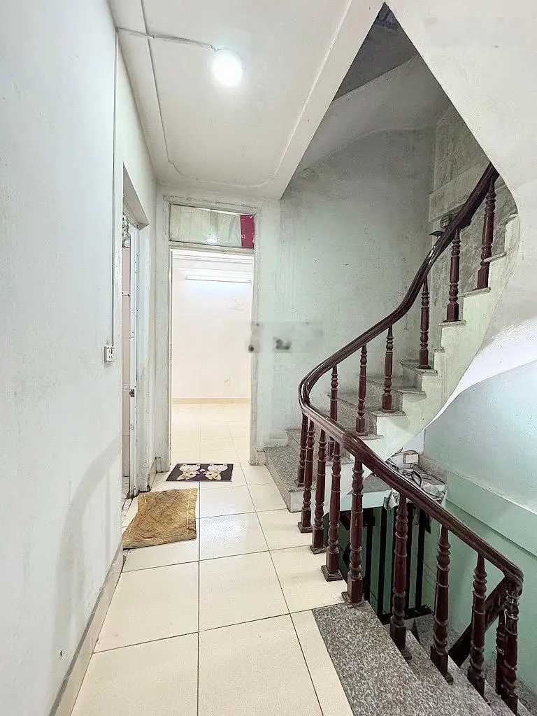 Trần Quốc Vượng, 42m2, 6 tầng, MT khủng, chủ muốn thanh khoản nhanh 6,95 tỷ. Tương lai sáng
