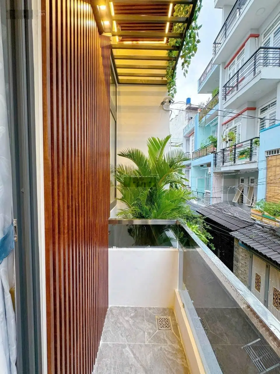 Nhà đẹp lung linh MT Phạm Thế Hiểm Quận 8, Giá 2 tỷ 515, tặng nội thất 100%, SHR