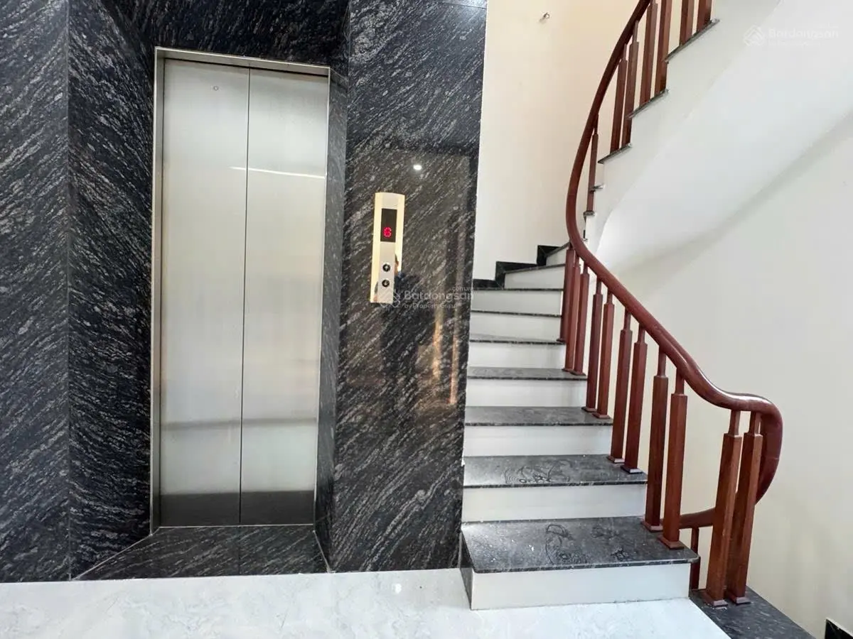 Bắt đáy ! hồng tiến - long biên - mặt phố - thang máy - ô tô đỗ cửa - 44m2 - 26.8 tỷ